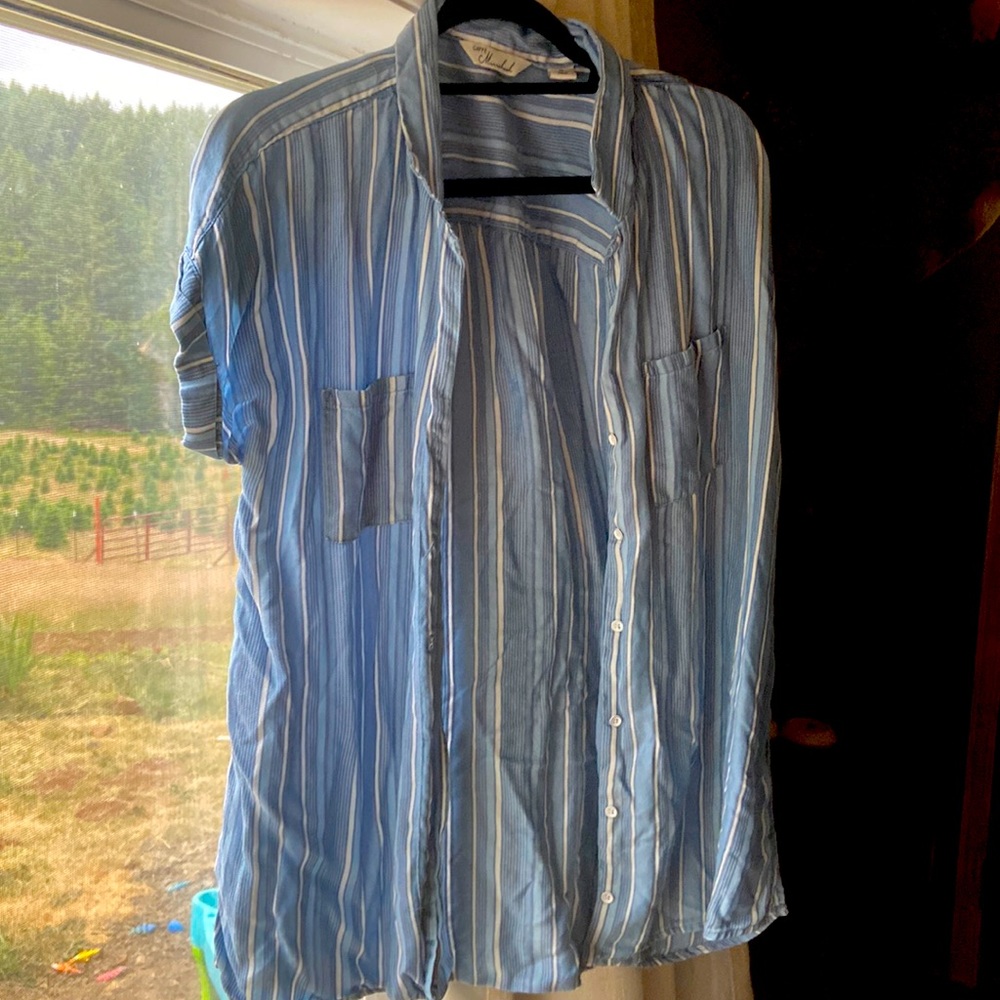 light weight button stripped shirt